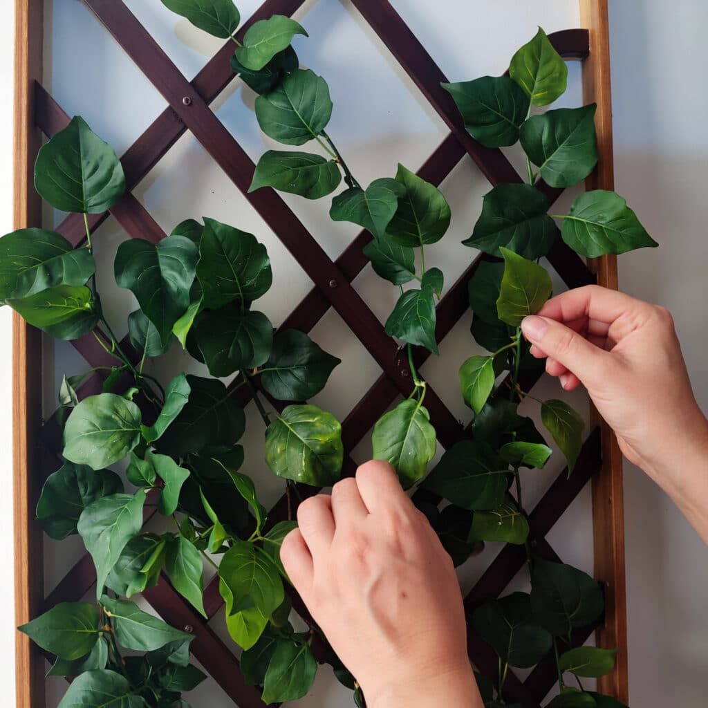 Montagem de painel de plantas artificiais
